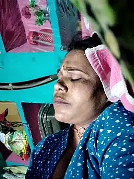 Snapshot of Pooja750 chatting on 25, 11, 2025 Pooja750 online show from 25, 11, 2025