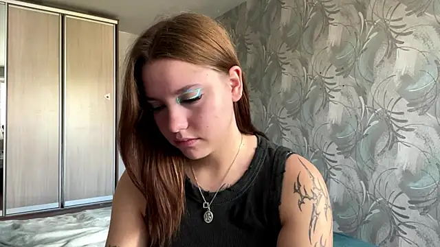 Snapshot of LeonorLovLu chatting on 12, 9, 2025 LeonorLovLu online show from 12, 9, 2025