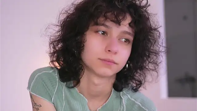 MimiLicks online show from 6, 11, 2025