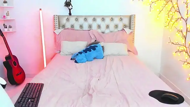 LenaStylesOA online show from 16, 4, 2026