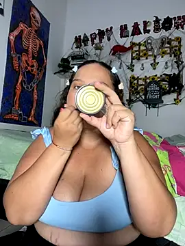 Snapshot of luna_sweet16 chatting on 27, 10, 2025 luna sweet16 online show from 27, 10, 2025