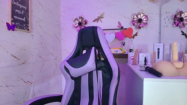 Natasha-Adams online show from 4, 2, 2026