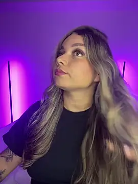 Snapshot of AnnyLopezzz_ chatting on 12, 9, 2025 AnnyLopezzz online show from 12, 9, 2025