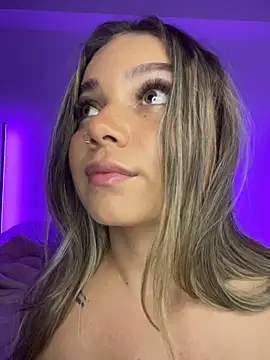 Snapshot of AnnyLopezzz_ chatting on 28, 9, 2025 AnnyLopezzz online show from 28, 9, 2025