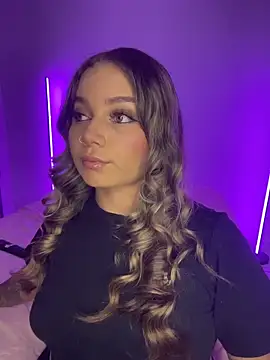 Snapshot of AnnyLopezzz_ chatting on 5, 10, 2025 AnnyLopezzz online show from 5, 10, 2025