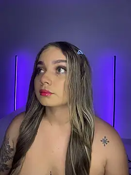 Snapshot of AnnyLopezzz_ chatting on 21, 10, 2025 AnnyLopezzz online show from 21, 10, 2025