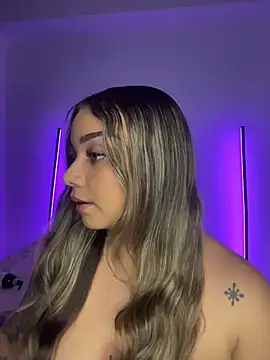 Snapshot of AnnyLopezzz_ chatting on 30, 10, 2025 AnnyLopezzz online show from 30, 10, 2025