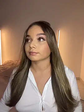 Snapshot of AnnyLopezzz_ chatting on 11, 11, 2025 AnnyLopezzz online show from 11, 11, 2025