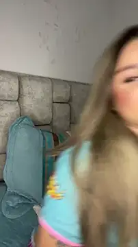 Snapshot of AnnyLopezzz_ chatting on 21, 11, 2025 AnnyLopezzz online show from 21, 11, 2025