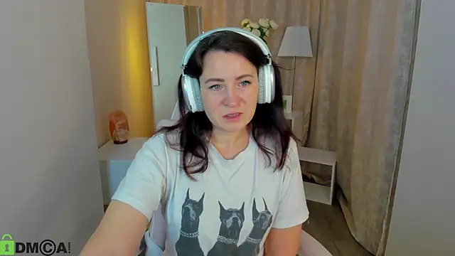 Snapshot of Lea_shadom chatting on 6, 11, 2025 Lea shadom online show from 6, 11, 2025