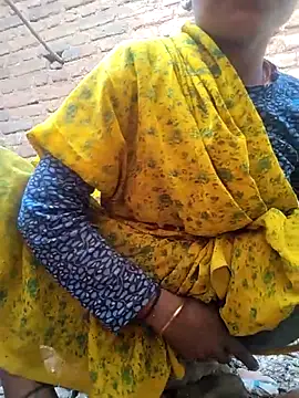 Snapshot of Idhika_Handoo chatting on 17, 4, 2026 Idhika Handoo online show from 17, 4, 2026