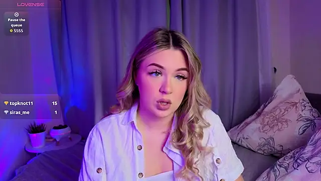 Snapshot of AliaBuerstatte chatting on 4, 11, 2025 AliaBuerstatte online show from 4, 11, 2025