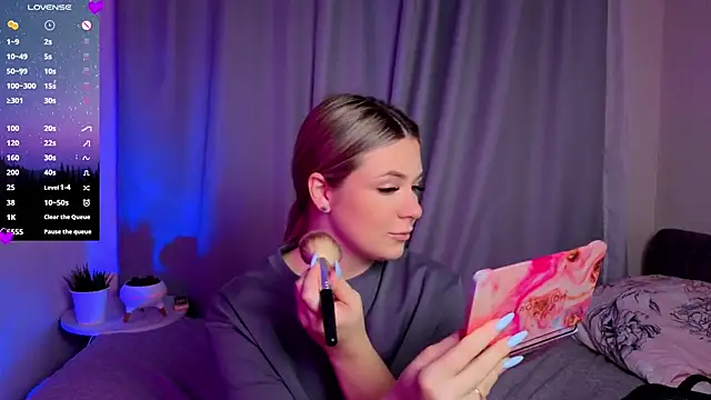 Snapshot of AliaBuerstatte chatting on 7, 11, 2025 AliaBuerstatte online show from 7, 11, 2025