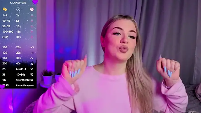 Snapshot of AliaBuerstatte chatting on 8, 11, 2025 AliaBuerstatte online show from 8, 11, 2025