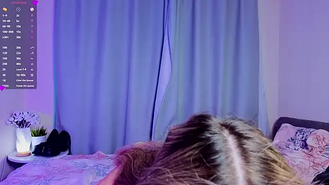 Snapshot of AliaBuerstatte chatting on 2, 12, 2025 AliaBuerstatte online show from 2, 12, 2025