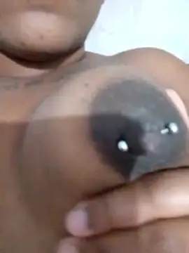 Snapshot of nessinha12 chatting on 14, 12, 2025 nessinha12 online show from 14, 12, 2025