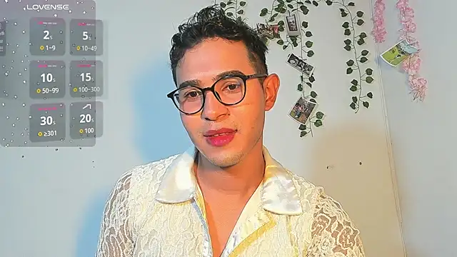 Snapshot of cute_sammy_1 chatting on 2, 10, 2025 cute sammy 1 online show from 2, 10, 2025