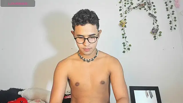 Snapshot of cute_sammy_1 chatting on 6, 10, 2025 cute sammy 1 online show from 6, 10, 2025