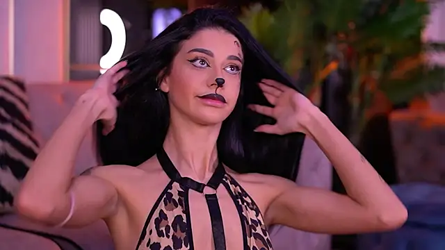 Snapshot of ArinaCarter chatting on 31, 10, 2025 ArinaCarter online show from 31, 10, 2025