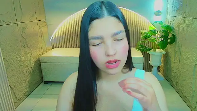 Snapshot of luna__r chatting on 15, 10, 2025 luna r online show from 15, 10, 2025