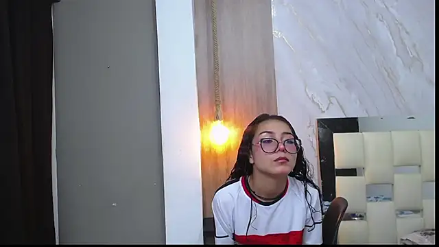 Snapshot of honeymoon_12 chatting on 21, 9, 2025 honeymoon 12 online show from 21, 9, 2025