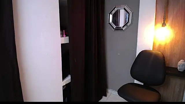 Snapshot of honeymoon_12 chatting on 12, 10, 2025 honeymoon 12 online show from 12, 10, 2025