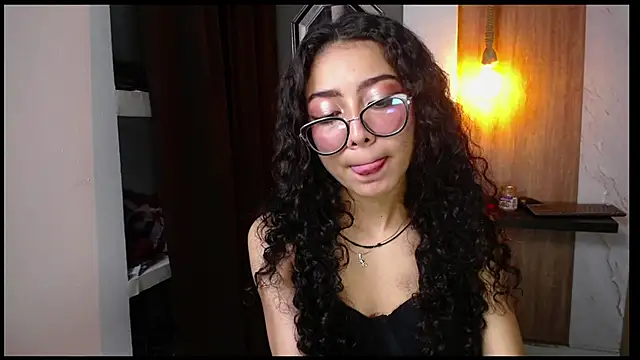 Snapshot of honeymoon_12 chatting on 19, 10, 2025 honeymoon 12 online show from 19, 10, 2025