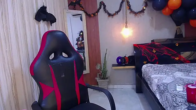 Snapshot of honeymoon_12 chatting on 3, 11, 2025 honeymoon 12 online show from 3, 11, 2025