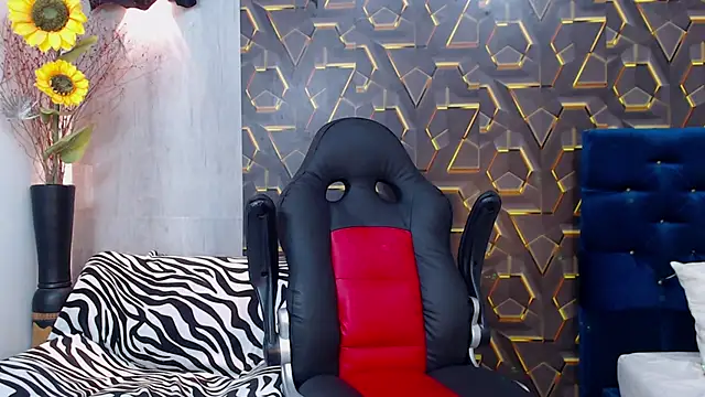 Snapshot of honeymoon_12 chatting on 6, 11, 2025 honeymoon 12 online show from 6, 11, 2025