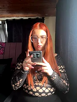 Snapshot of CoraVibes chatting on 28, 10, 2025 CoraVibes online show from 28, 10, 2025