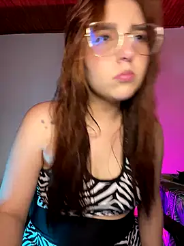 Snapshot of CoraVibes chatting on 5, 11, 2025 CoraVibes online show from 5, 11, 2025