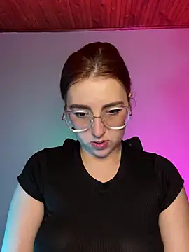 Snapshot of CoraVibes chatting on 6, 11, 2025 CoraVibes online show from 6, 11, 2025