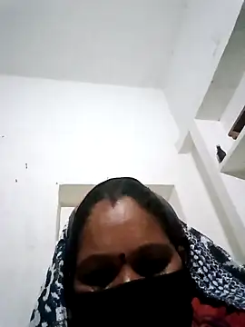 Pooja-guptq online show from 8, 11, 2025