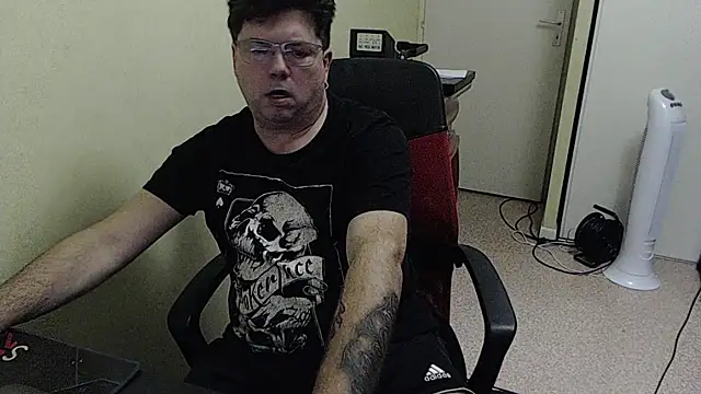 Snapshot of blueandwhite1 chatting on 10, 11, 2025 blueandwhite1 online show from 10, 11, 2025