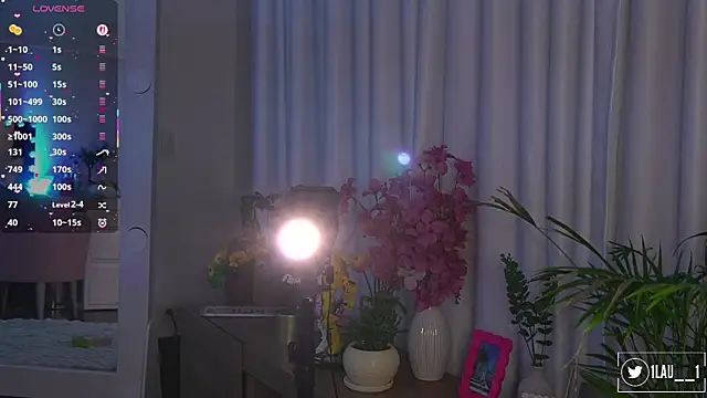 Snapshot of Just__dani chatting on 2, 11, 2025 Just dani online show from 2, 11, 2025