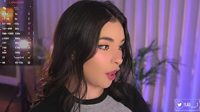 Snapshot of Just__dani chatting on 8, 11, 2025 Just dani online show from 8, 11, 2025