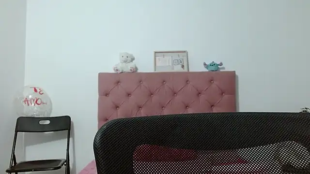 Snapshot of Sara_f_W chatting on 17, 12, 2025 Sara f W online show from 17, 12, 2025