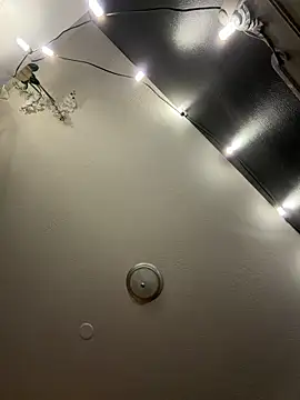 Snapshot of Fine10ne chatting on 4, 12, 2025 Fine10ne online show from 4, 12, 2025