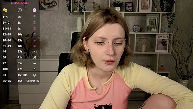 Snapshot of EchoBloom chatting on 14, 10, 2025 EchoBloom online show from 14, 10, 2025