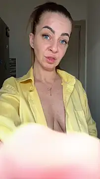 Roxanne Skye online show from 5, 12, 2025