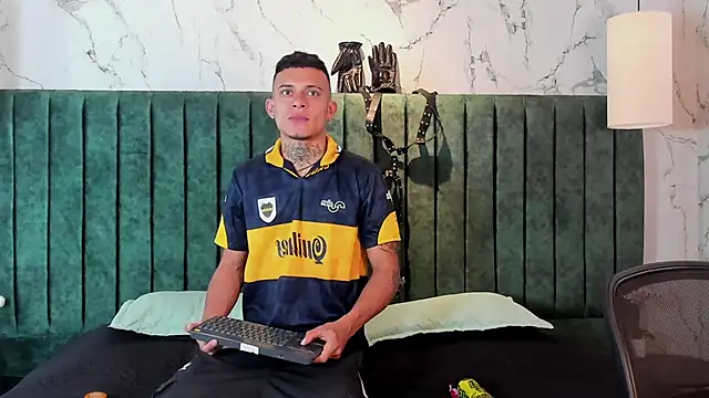 Snapshot of MrJustin_ chatting on 14, 11, 2025 MrJustin online show from 14, 11, 2025