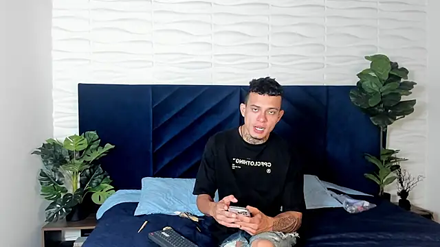 Snapshot of MrJustin_ chatting on 27, 11, 2025 MrJustin online show from 27, 11, 2025