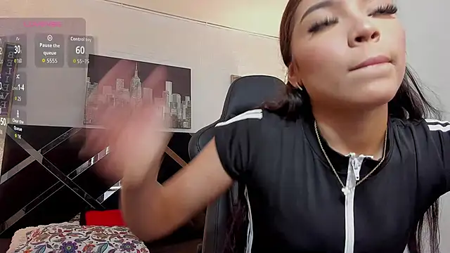 Snapshot of iamCharlotte19 chatting on 4, 10, 2025 iamCharlotte19 online show from 4, 10, 2025