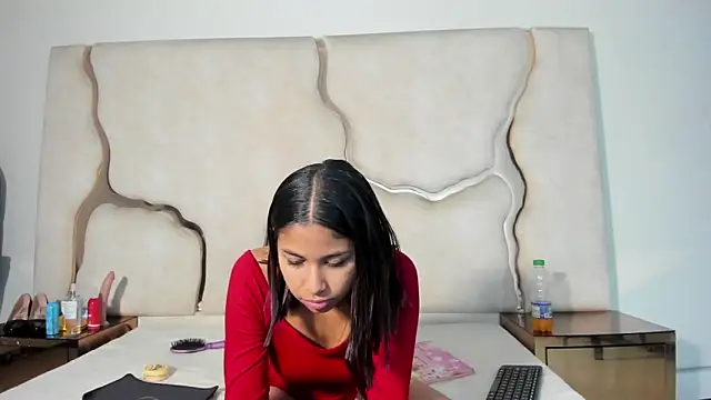 Amaia Sophia online show from 15, 12, 2025