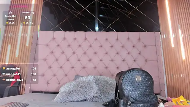 Snapshot of Emily_Brown18 chatting on 23, 10, 2025 Emily Brown18 online show from 23, 10, 2025