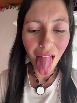 Mia salinass online show from 20, 11, 2025