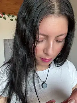 Mia salinass online show from 17, 7, 2026