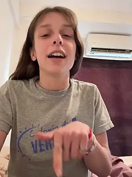 Snapshot of LittleJulietta chatting on 9, 9, 2025 LittleJulietta online show from 9, 9, 2025