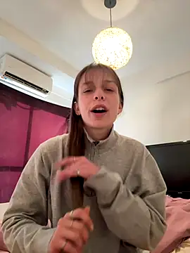 Snapshot of LittleJulietta chatting on 17, 9, 2025 LittleJulietta online show from 17, 9, 2025