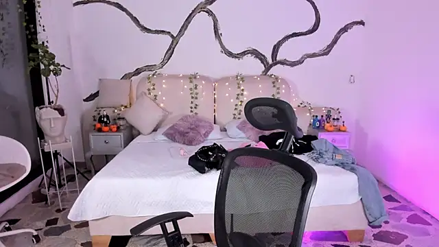 SarahCastro1  online show from 24, 10, 2025